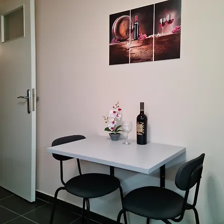 Artemis Apartment In Athens Near Acropolis With 100Mbps Wifi *