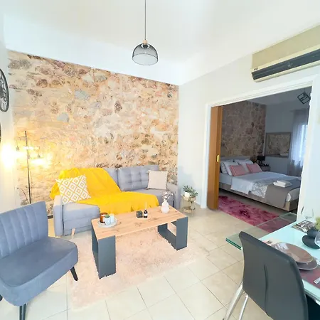 Cozy With Yard & Charm In Athens