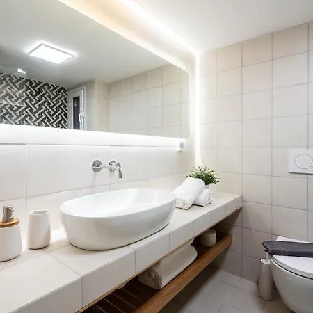 Digital Nomad Friendly & Premier In Plaka * Афины
