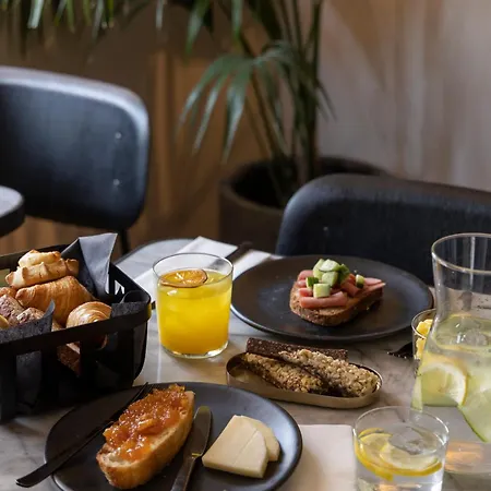 Hotel The Modernist 4*