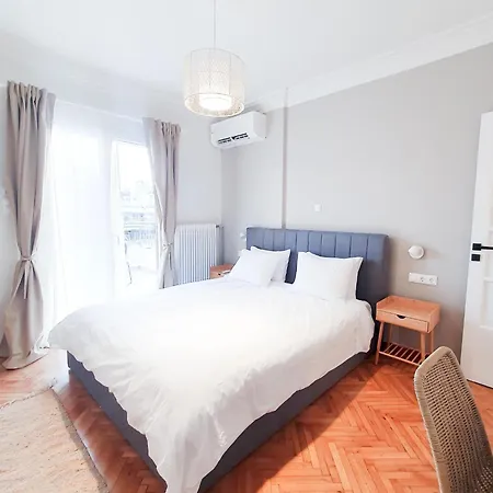 Newly Renovated Sunny Apartment Athens