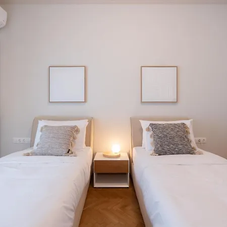 Digital Nomad Friendly & Premier In Plaka * Афины