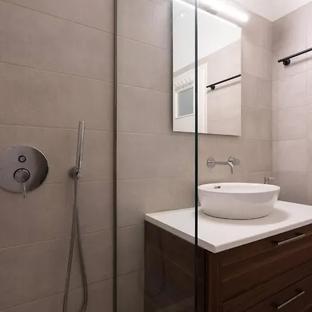 Athenian Urban Escape 2-br Apartment