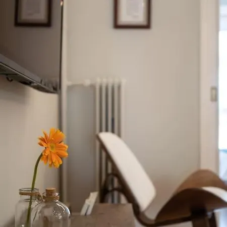 Athenian Urban Escape 2-br Apartment Athens