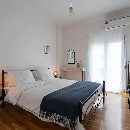 Athenian Urban Escape 2-br Apartment