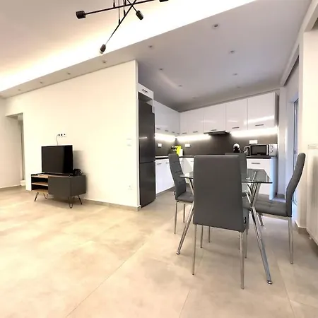 2-bed Gem In Serene Locale *