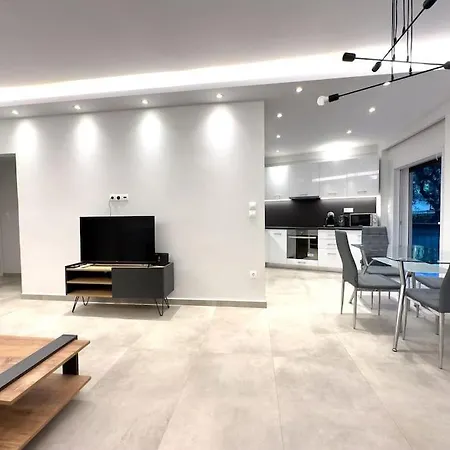 2-bed Gem In Serene Locale *