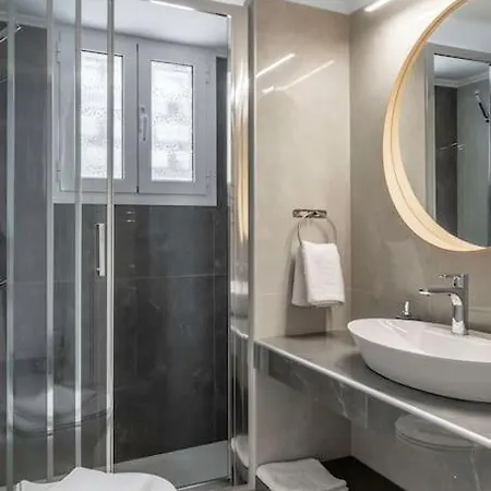 Alimos Sun-filled Apartment Athens
