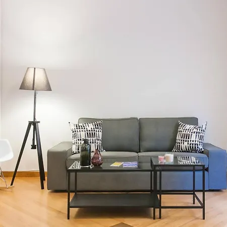 Toni's 4bd Near Classy Kolonaki, Locals Enjoy It شقة