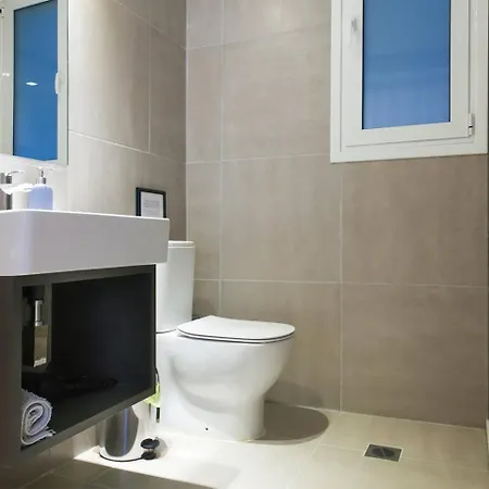 Toni's 4bd Near Classy Kolonaki, Locals Enjoy It شقة *