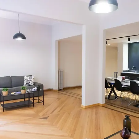 Toni's 4bd Near Classy Kolonaki, Locals Enjoy It شقة *