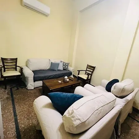 Old Mansion In Center Of דירה