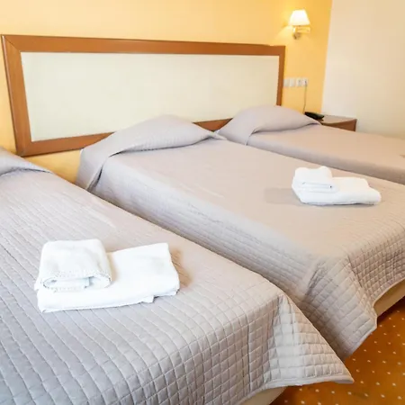 Four Seasons Hotel 3*