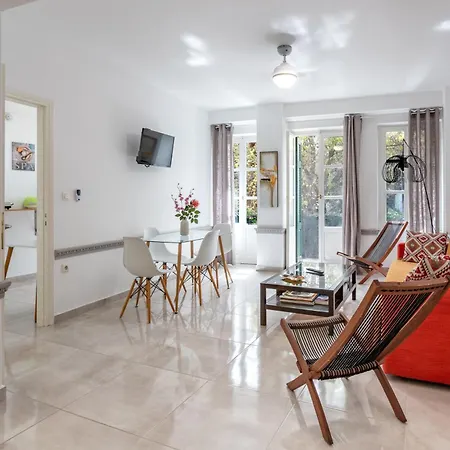 Psiri Gem From In Vivo Apartments- Spacious 1st Floor With Balcony In Athens' Historic Center Athen