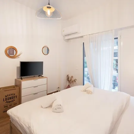 Elegant & Fresh In Hip Pagrati, Apartment