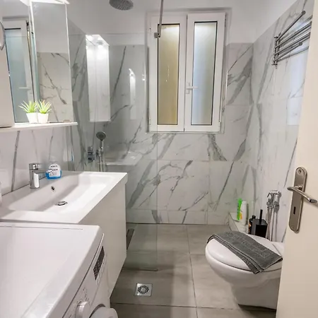 Psiri Gem From In Vivo Apartments- Spacious 1st Floor With Balcony In Athens' Historic Center
