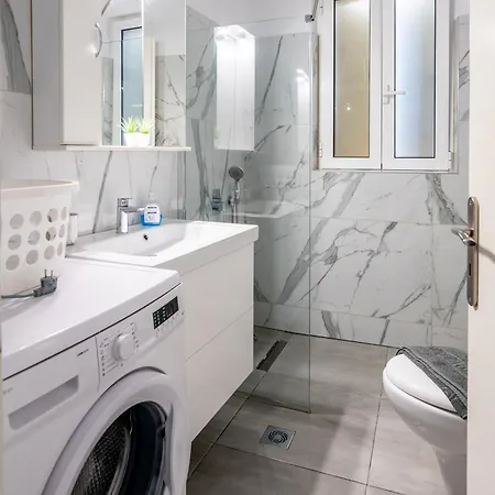 Psiri Gem From In Vivo Apartments- Spacious 1st Floor With Balcony In Athens' Historic Center *