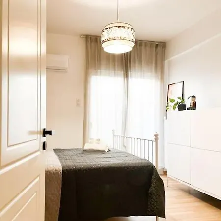 Athenian Coastal Urban Living Appartement *