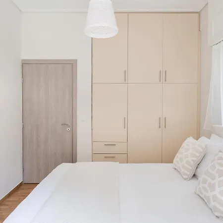 Explore History From A Chic Ferienhaus Athen