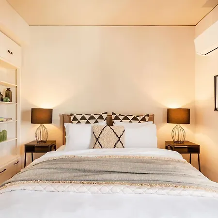 Penthouse With Magical Acropolis View From Balcony Athen