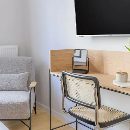 Appartement Sun-splashed 2-bdr Corner With Hillside Views!