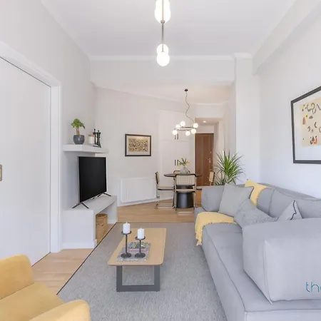 Sun-splashed 2-bdr Corner With Hillside Views! Appartement *