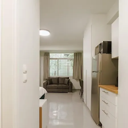 Snug With Pvt Garden Access Iii * Athens