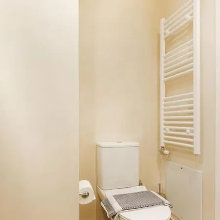 Apartment Snug With Pvt Garden Access Iii