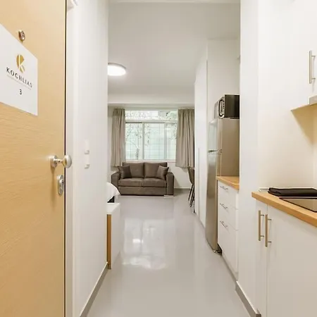 Snug With Pvt Garden Access Iii * Athens
