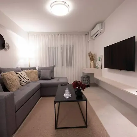 The Hostmaster Faedra's Haven Apartment