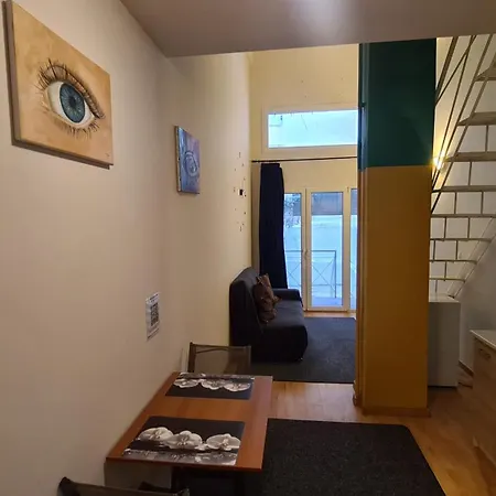 Apartamento Cozy Mezonette Near City Center Near Metro Station *