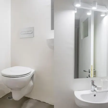 Acropolis Sunlight 2br By Upstreet