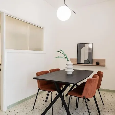 Acropolis Sunlight 2br By Upstreet Apartment *