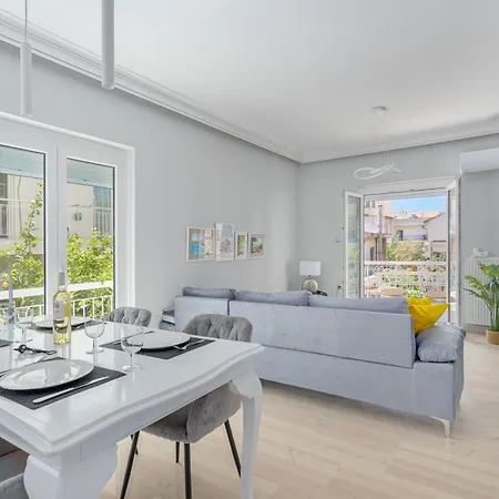 Euphoria Riviera Apt In Glyfada *