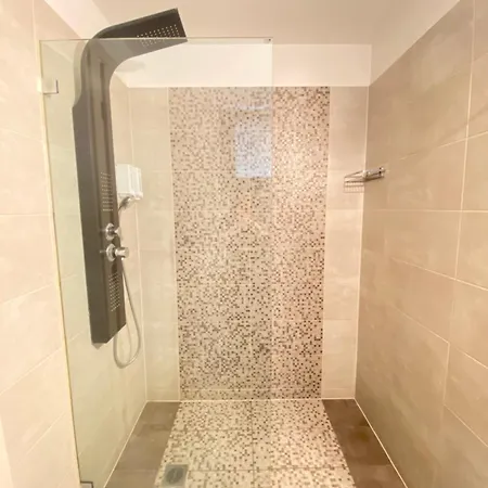 Tins - Hotell 4*