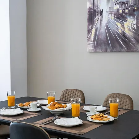 Spacious 2bd/1.5ba Downtown One-step From Victoria Appartement Athènes