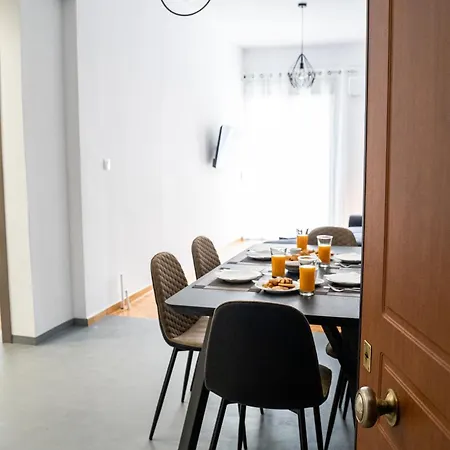 Spacious 2bd/1.5ba Downtown One-step From Victoria Appartement Athènes