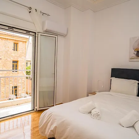 Spacious 2bd/1.5ba Downtown One-step From Victoria Athènes