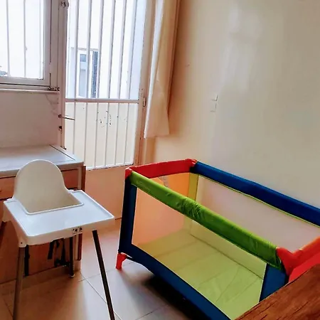 Next To Metro! Bright With Fully Equipped Kitchen Apartment *