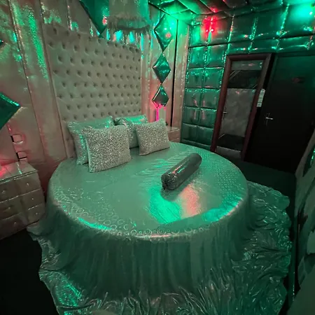 Priamos Erato Motel para Casais *