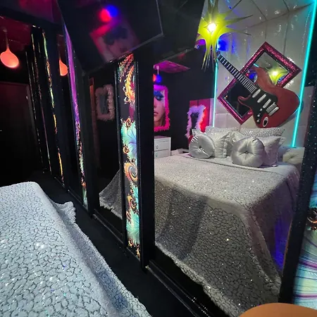 Priamos Erato Motel para Casais