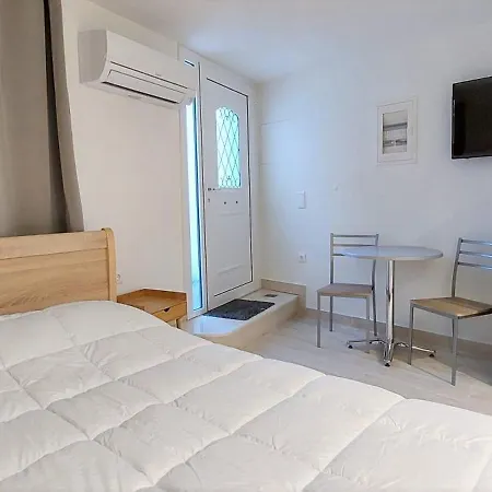 Apartment Plaka Family *