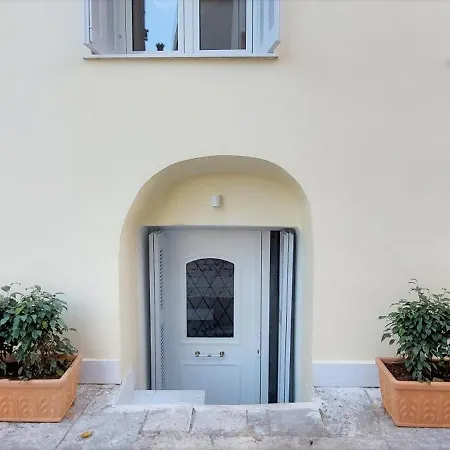 Plaka Family Apartment