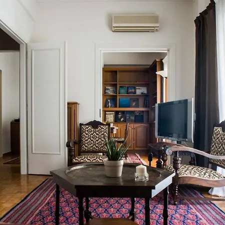100m2 Of Classical Beauty Comfort Near Syntagma Athen