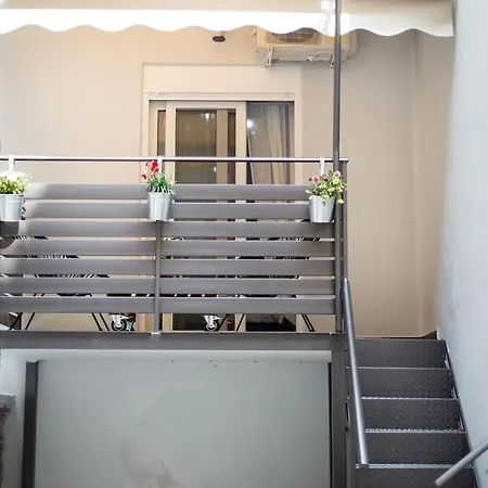 A Comfortable Small Nearby Acropolis 4 * Athens