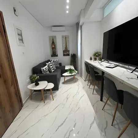 βright N' Stylish Flat Located At The Spot Apartment