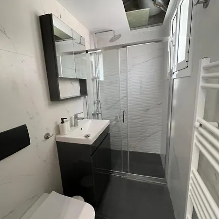 Apartment βright N' Stylish Flat Located At The Spot