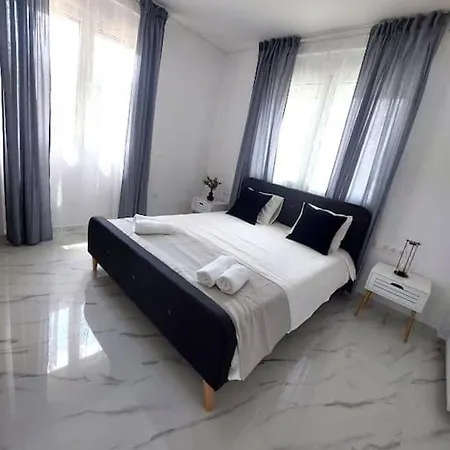 βright N' Stylish Flat Located At The Spot