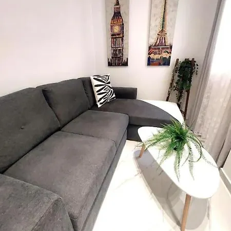 Apartment βright N' Stylish Flat Located At The Spot
