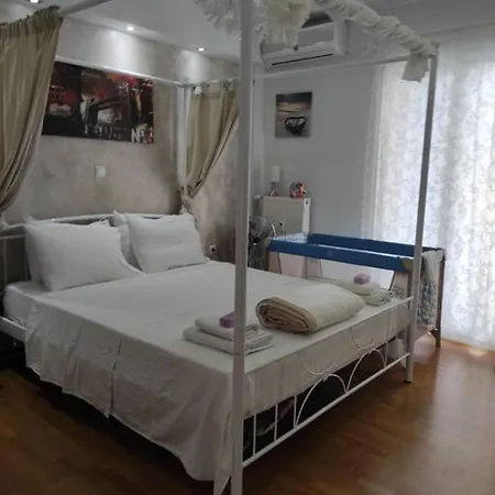 One Block From The Sea Family House At Floisvos Appartement *